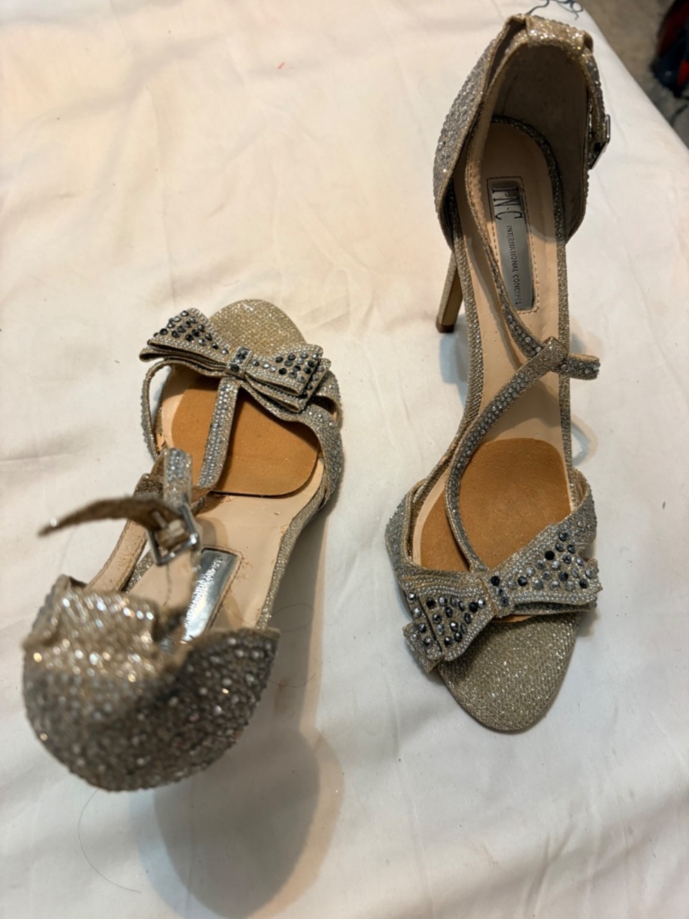INC INTERNATIONAL CONCEPTS Reesie Silver Rhinestone Bow Evening Sandals, 9.5 - Picture 3 of 5